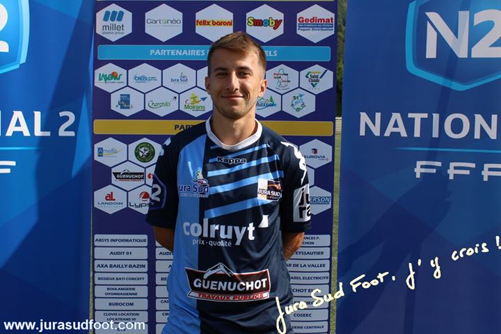 Calvin Stagni (FC Villefranche Beaujolais) à Jura Sud
