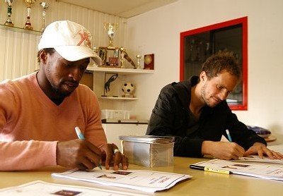Séance autographe avec Patrick Muller à l'AS Marcy-Charbonnières
