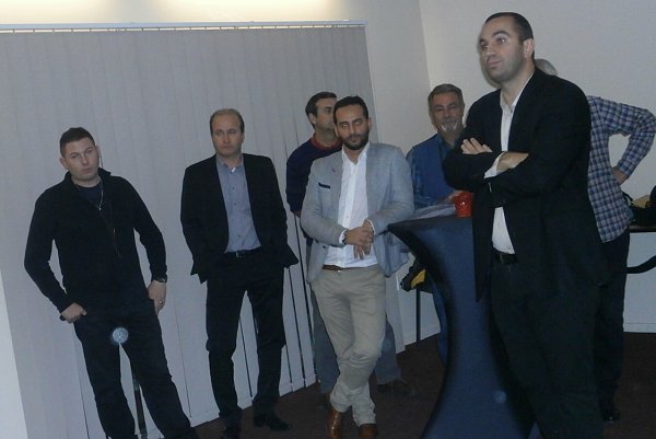 A. Stal (à droite) présente le projet avec F. Duquesne (à gauche) A. Stal (à droite) présente le projet avec F. Duquesne (à gauche)